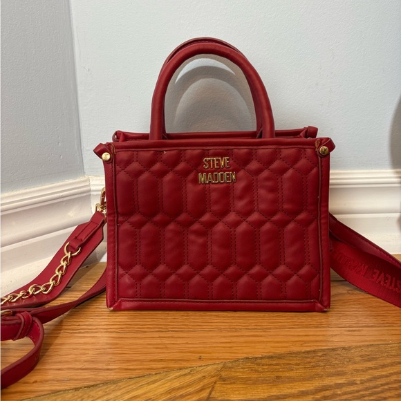 Steve Madden Red Crossbody Mini Purse Quilted Zipper Closure Gold Hardware - Picture 7 of 13